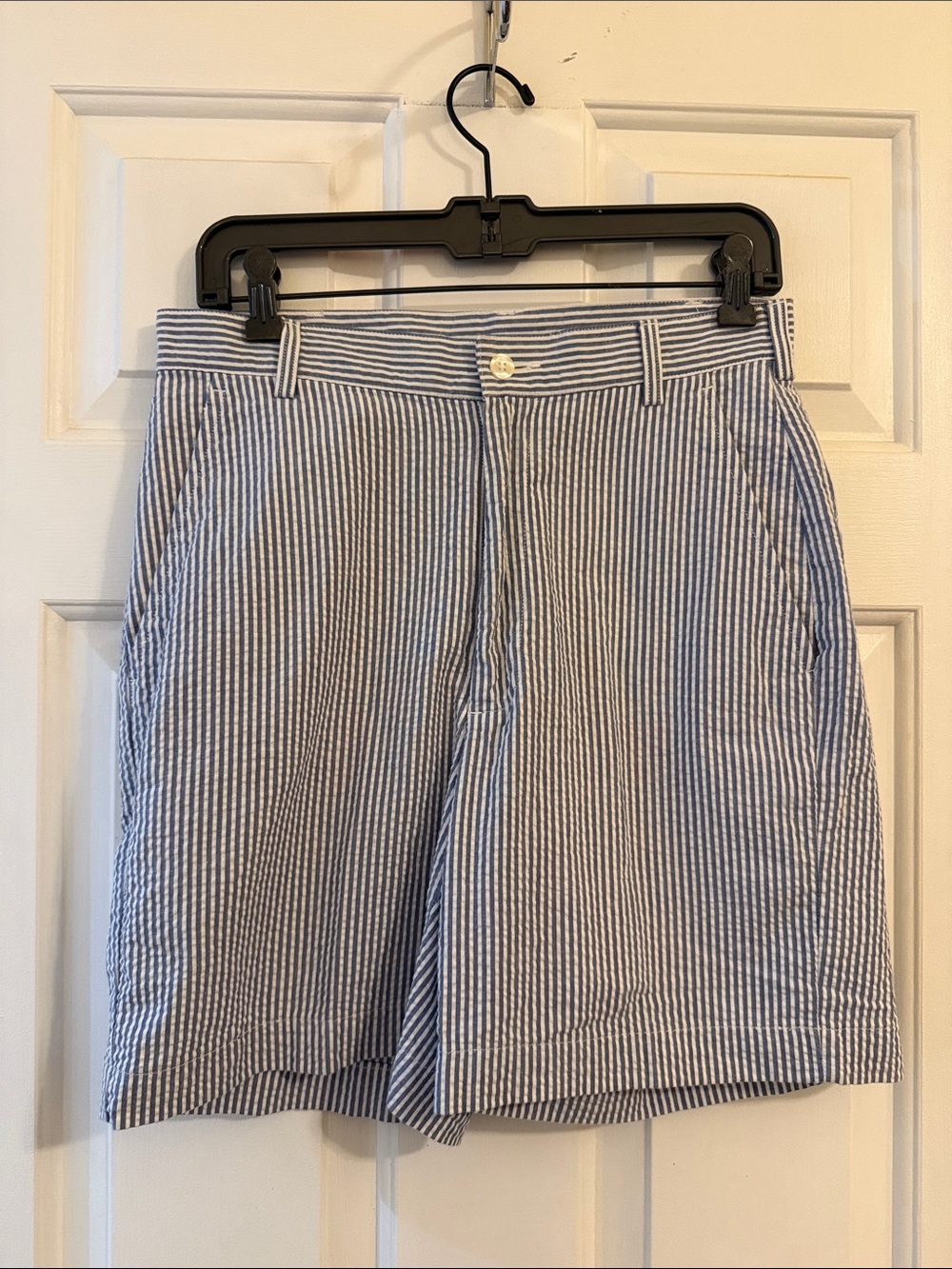Men’s Jos. A. Bank Blue and White Seersucker Stripe Shorts size 30